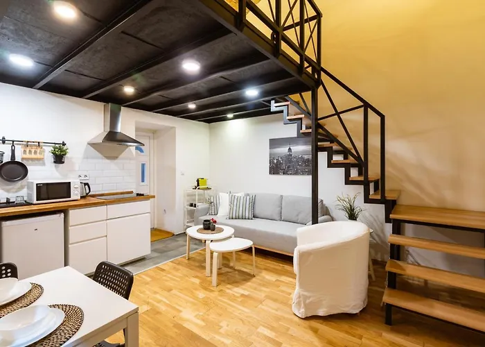 Modern Stylish Apartment @ Superb Central Location